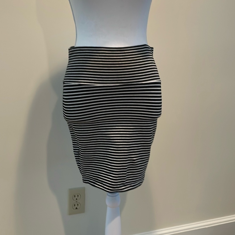 Charlotte Russe Pull In Black & White Striped Skirt. Medium